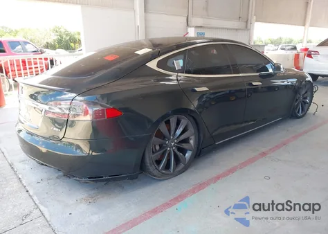 2013 Tesla Model S Performance z USA, uszkodzony, nr VIN 5YJSA1CP5DFP13200